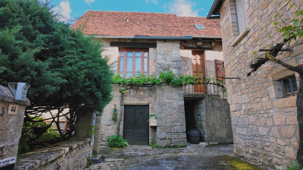 フランス南西部の美しい村、サンロベール