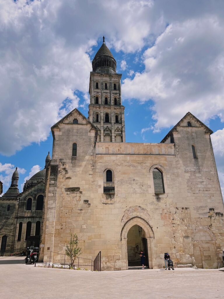 フランス南西部の街、ペリグーの大聖堂、サンフロン大聖堂。