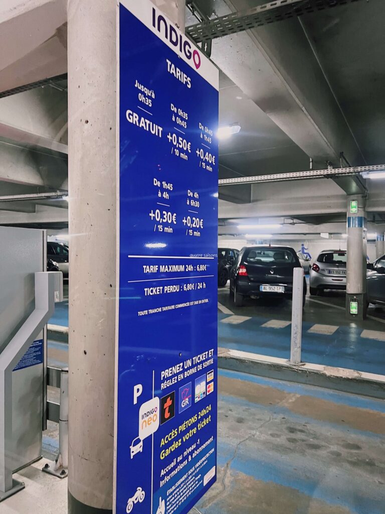 フランス南西部の街、ペリグーで利用した駐車場の料金