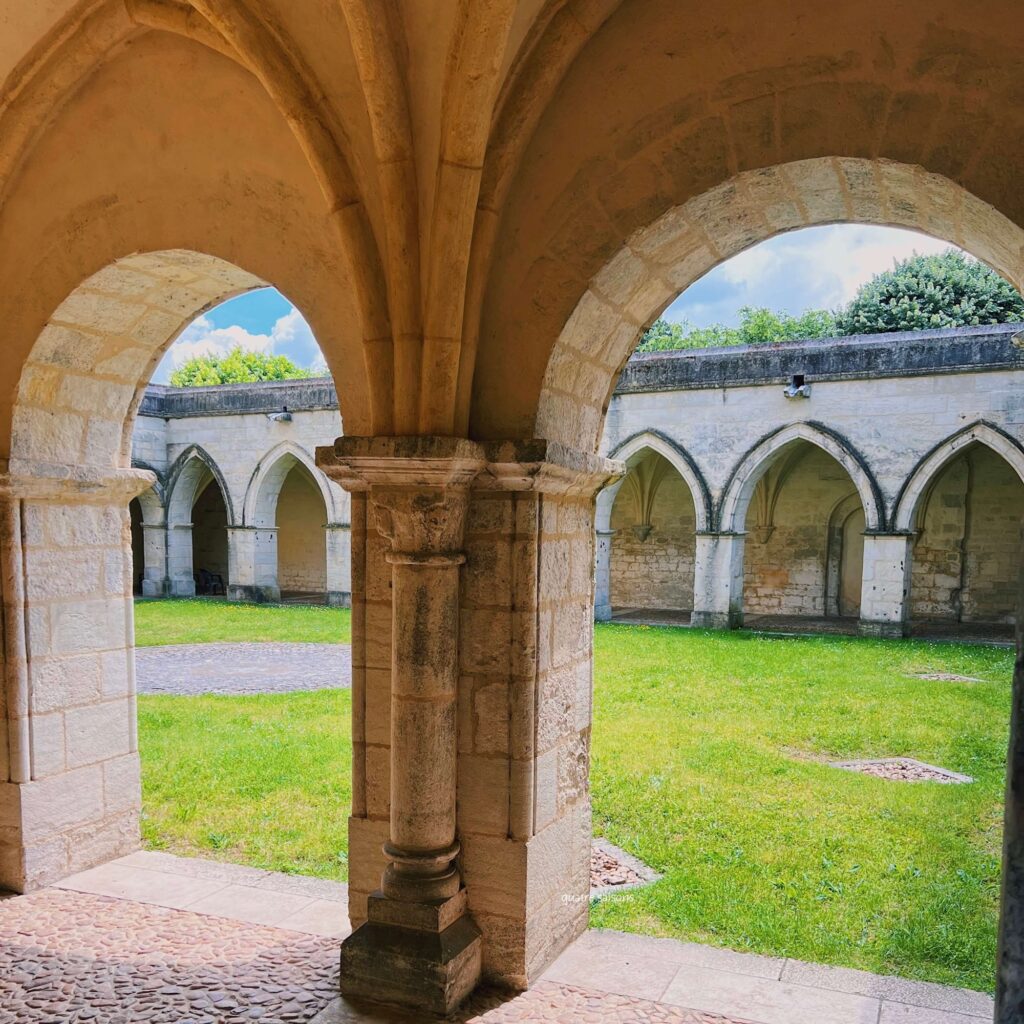 フランス南西部の街、ペリグーのサンフロン大聖堂。