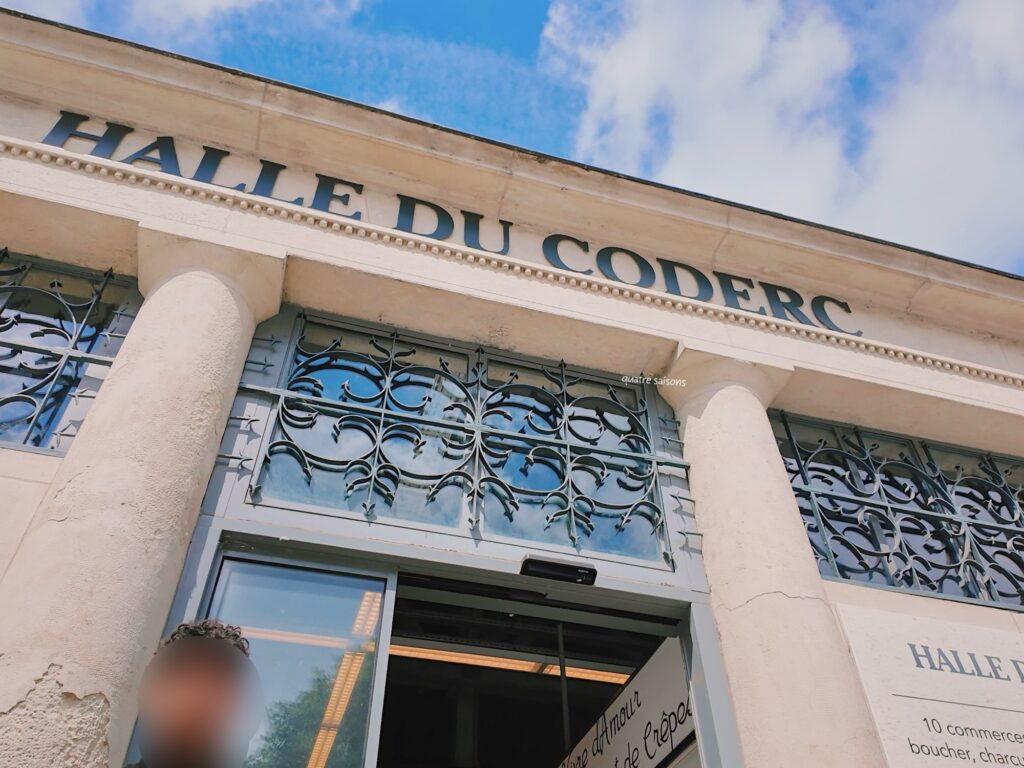 フランス南西部の街、ペリグーの屋内マーケット(Halle du Coderc)