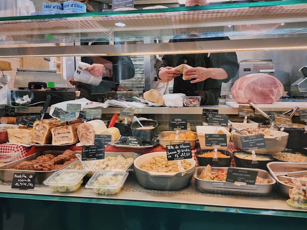 フランス南西部の街、ペリグーの屋内マーケット(Halle du Coderc)