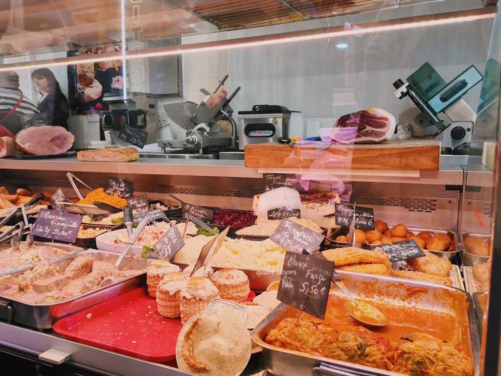 フランス南西部の街、ペリグーの屋内マーケット(Halle du Coderc)