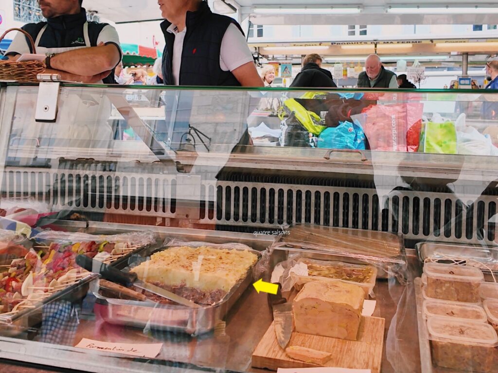 フランス南西部の街ペリグーのマルシェ