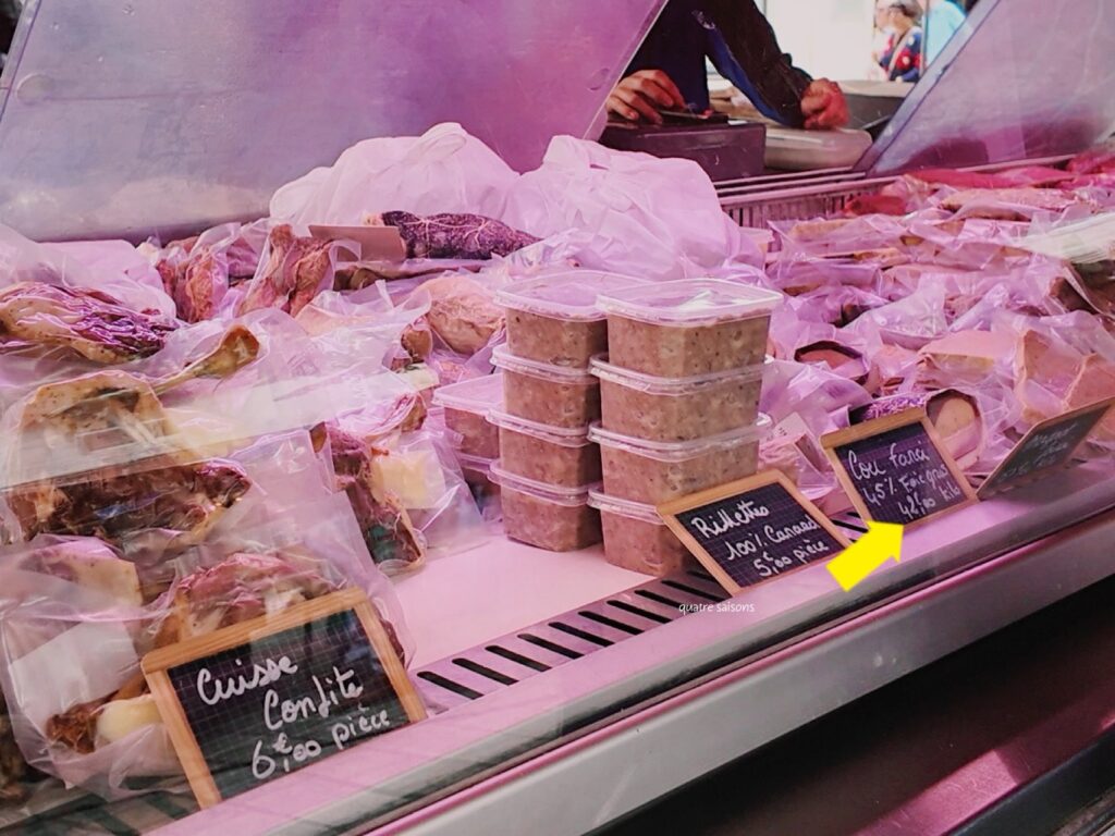 フランス南西部の街ペリグーのマルシェ