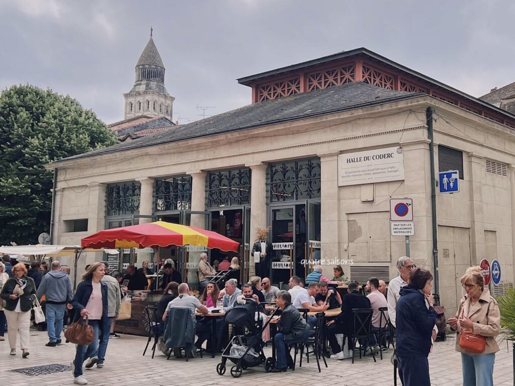 フランス南西部の街、ペリグーの屋内マーケット(Halle du Coderc)
