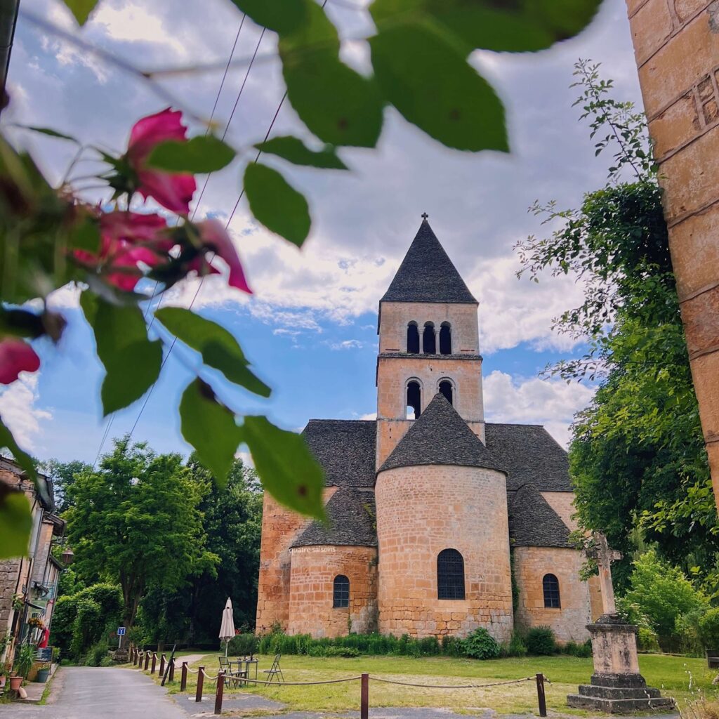 フランス南西部の村、サン＝レオン＝シュル＝ヴェゼールにある、サン・レオンス教会