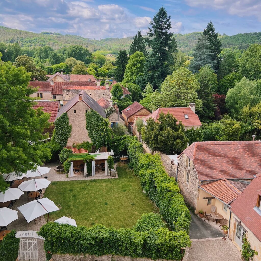 フランス南西部の村、サン＝レオン＝シュル＝ヴェゼールにあるドンジョン
