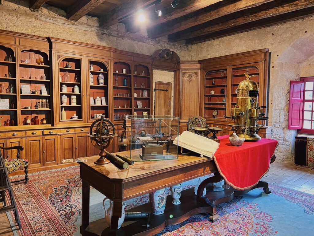 フランス南西部の村、サン＝レオン＝シュル＝ヴェゼールにあるドンジョン