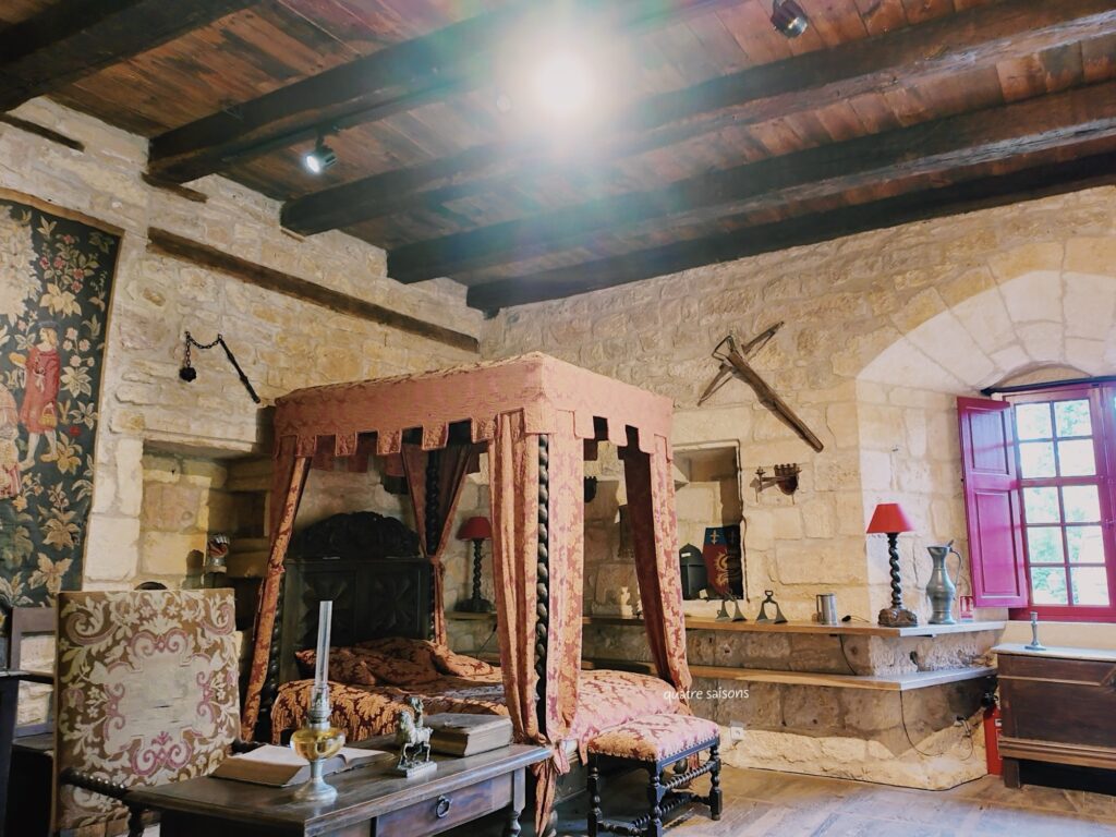 フランス南西部の村、サン＝レオン＝シュル＝ヴェゼールにあるドンジョン