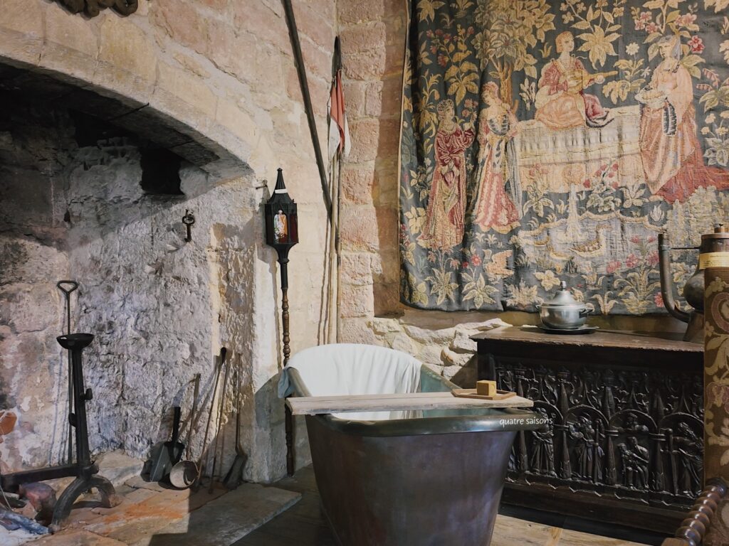 フランス南西部の村、サン＝レオン＝シュル＝ヴェゼールにあるドンジョン