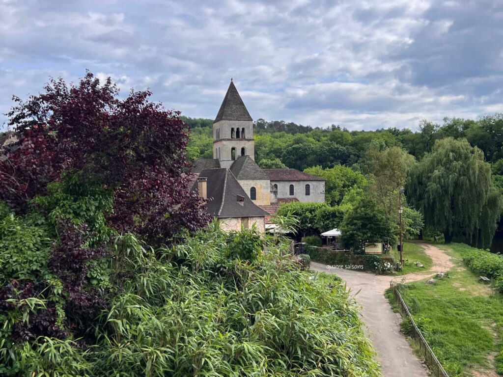 フランス南西部の村、サン＝レオン＝シュル＝ヴェゼールにある、サン・レオンス教会