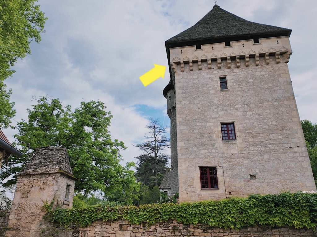 フランス南西部の村、サン＝レオン＝シュル＝ヴェゼールにあるドンジョン