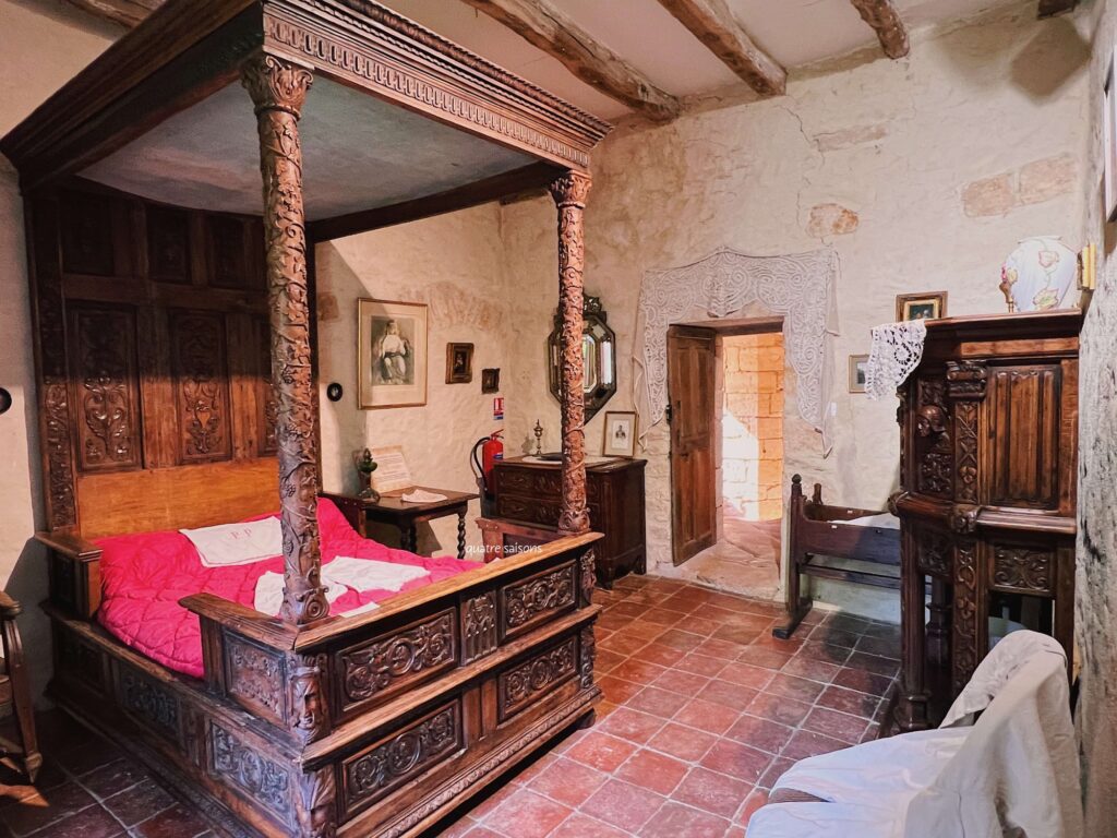 フランス南西部の村、サン＝レオン＝シュル＝ヴェゼールにあるマナーハウス