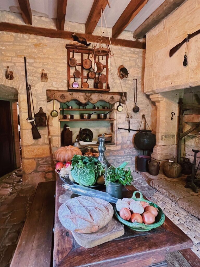 フランス南西部の村、サン＝レオン＝シュル＝ヴェゼールにあるマナーハウス