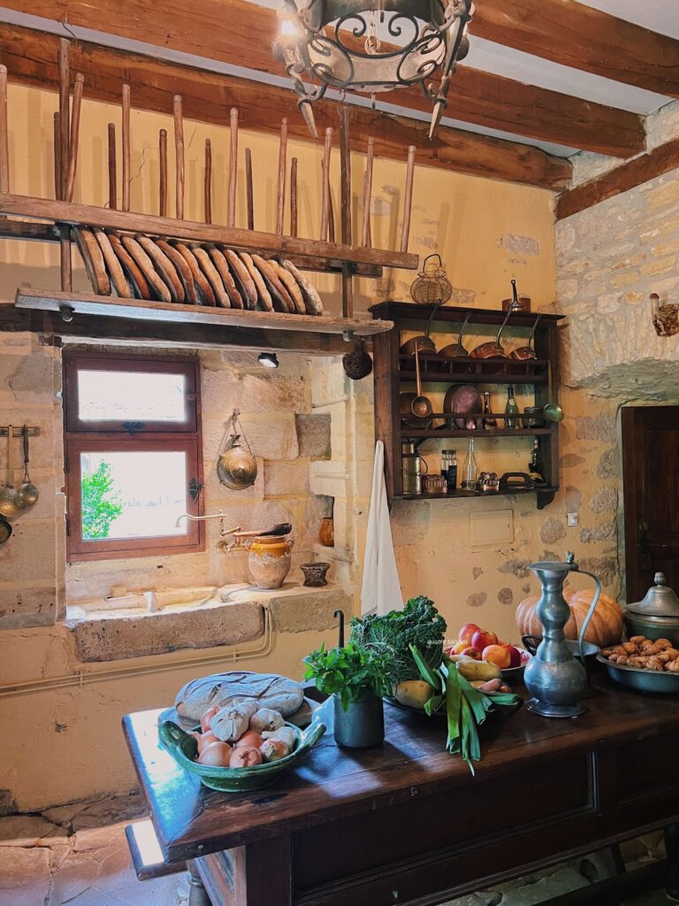 フランス南西部の村、サン＝レオン＝シュル＝ヴェゼールにあるマナーハウス