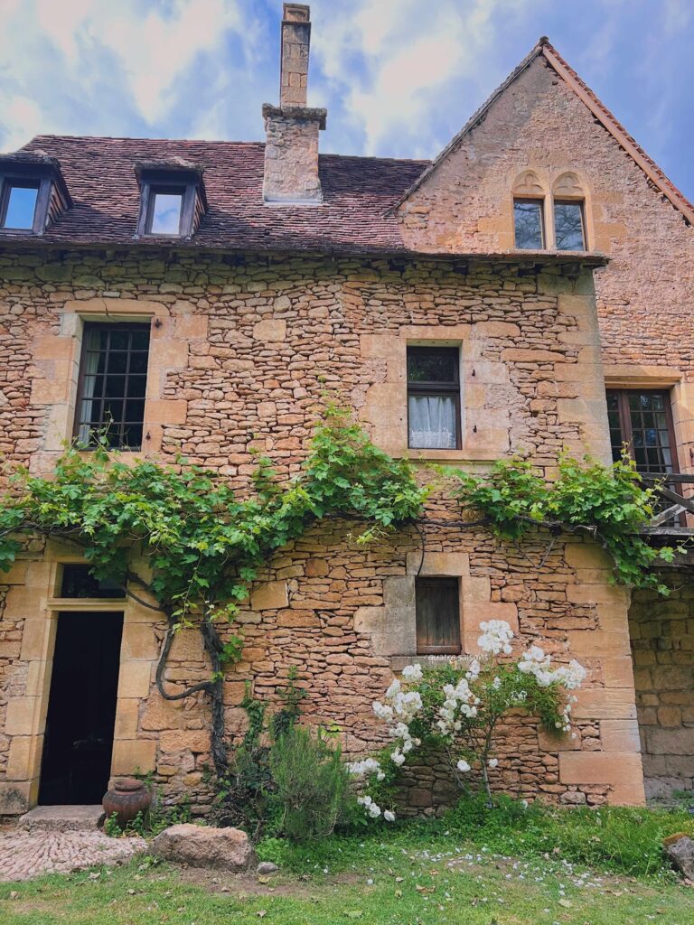 フランス南西部の村、サン＝レオン＝シュル＝ヴェゼールにあるマナーハウス