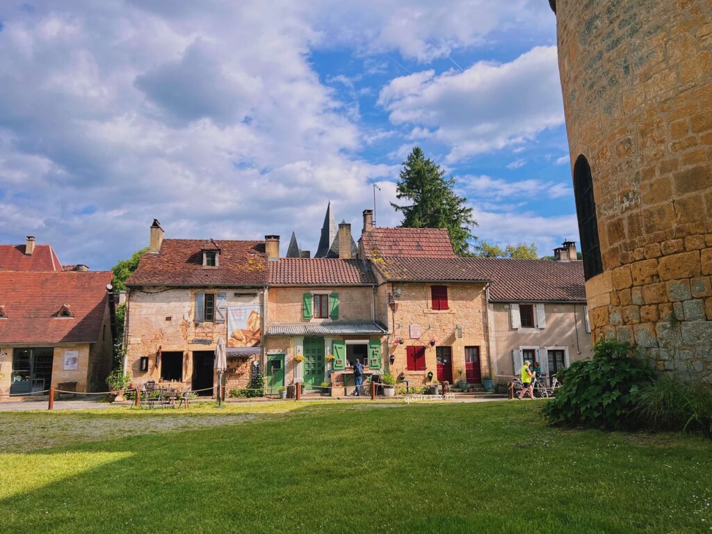 フランス南西部の村、サン＝レオン＝シュル＝ヴェゼール