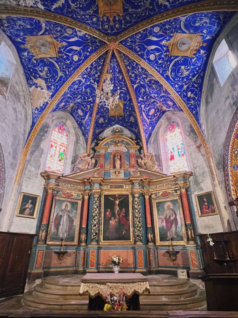 フランス南西部の美しい村、ピュイセルシのサン・コルネイユ教会。