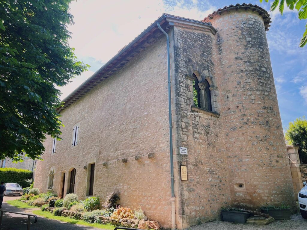 フランス南西部の美しい村、ピュイセルシのお城