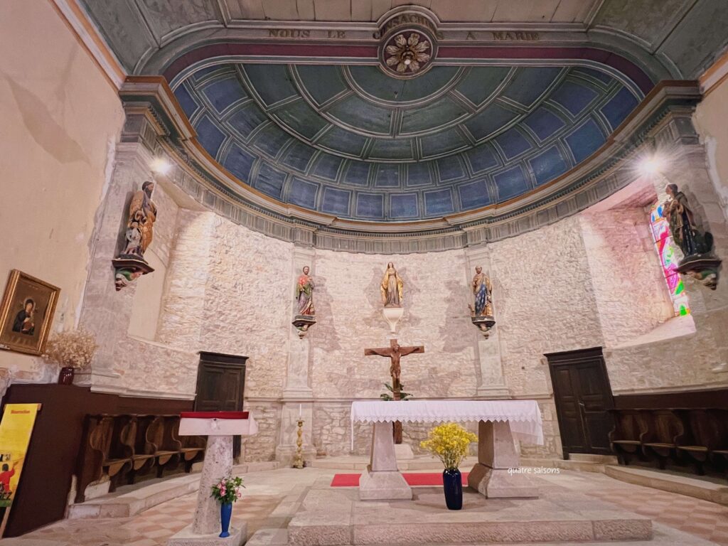 フランス南西部の美しい村、ブルニケルの教会