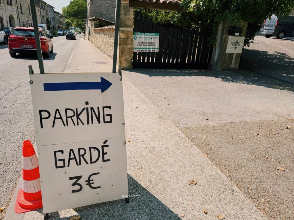 南フランスの村、バルジャックのアンティーク市