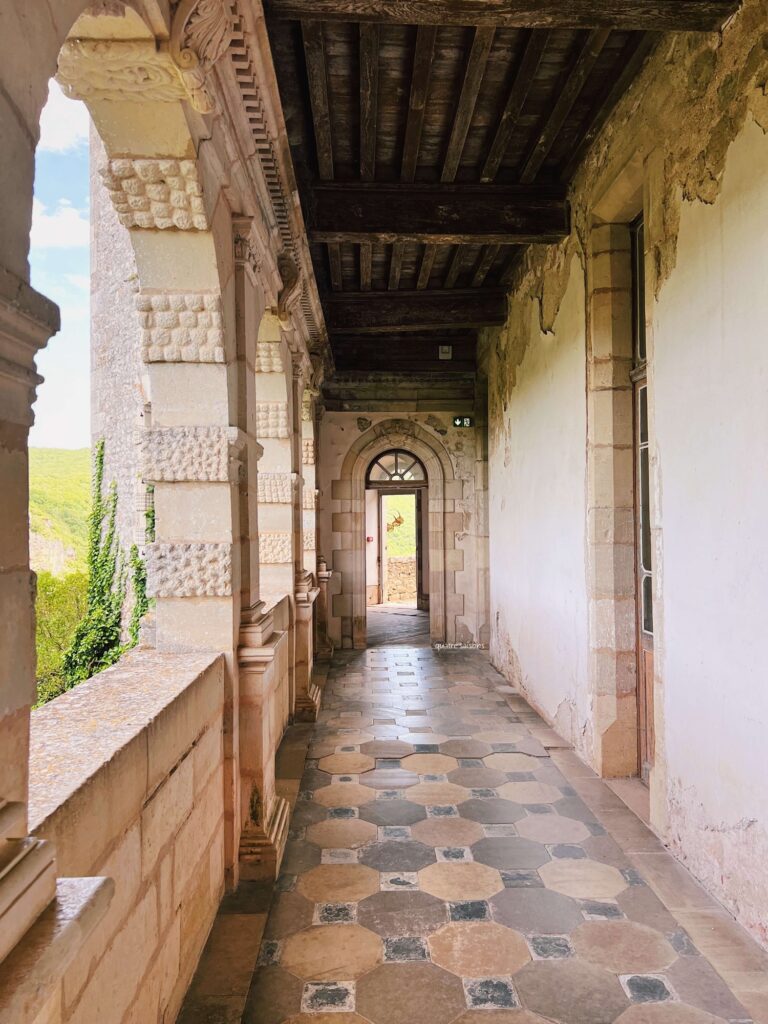 フランス南西部の村、ブルニケルの古いお城