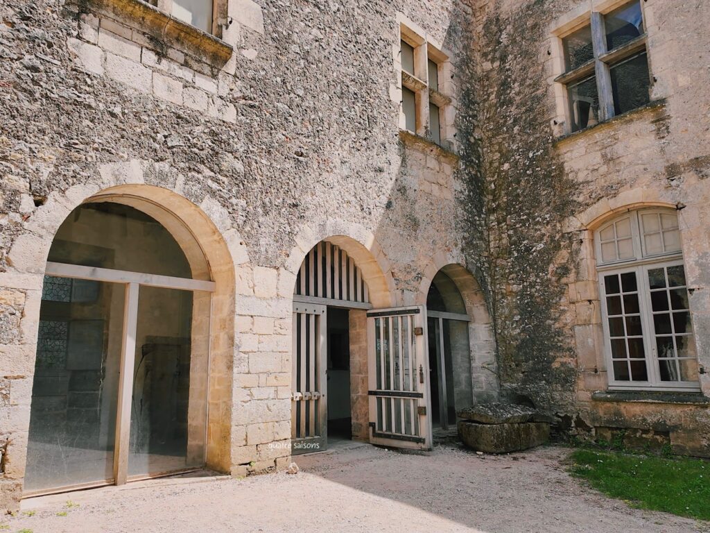 フランス南西部の村、ブルニケルの新しいお城