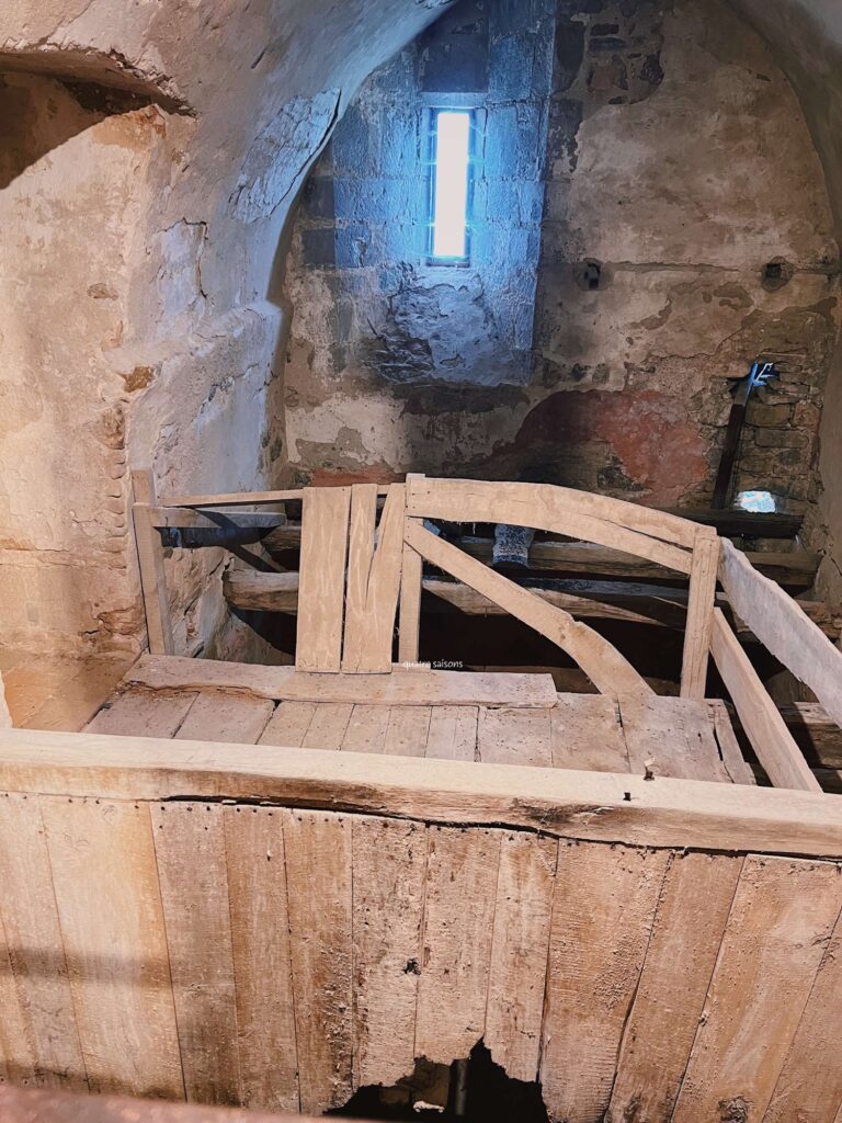 フランス南西部の村、ブルニケルの新しいお城