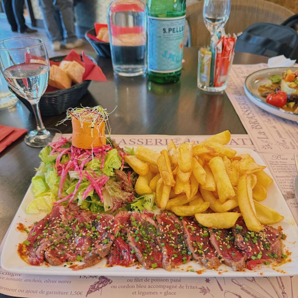 南フランスの街ラ・トゥール・デーグのレストランBrasserie du Château