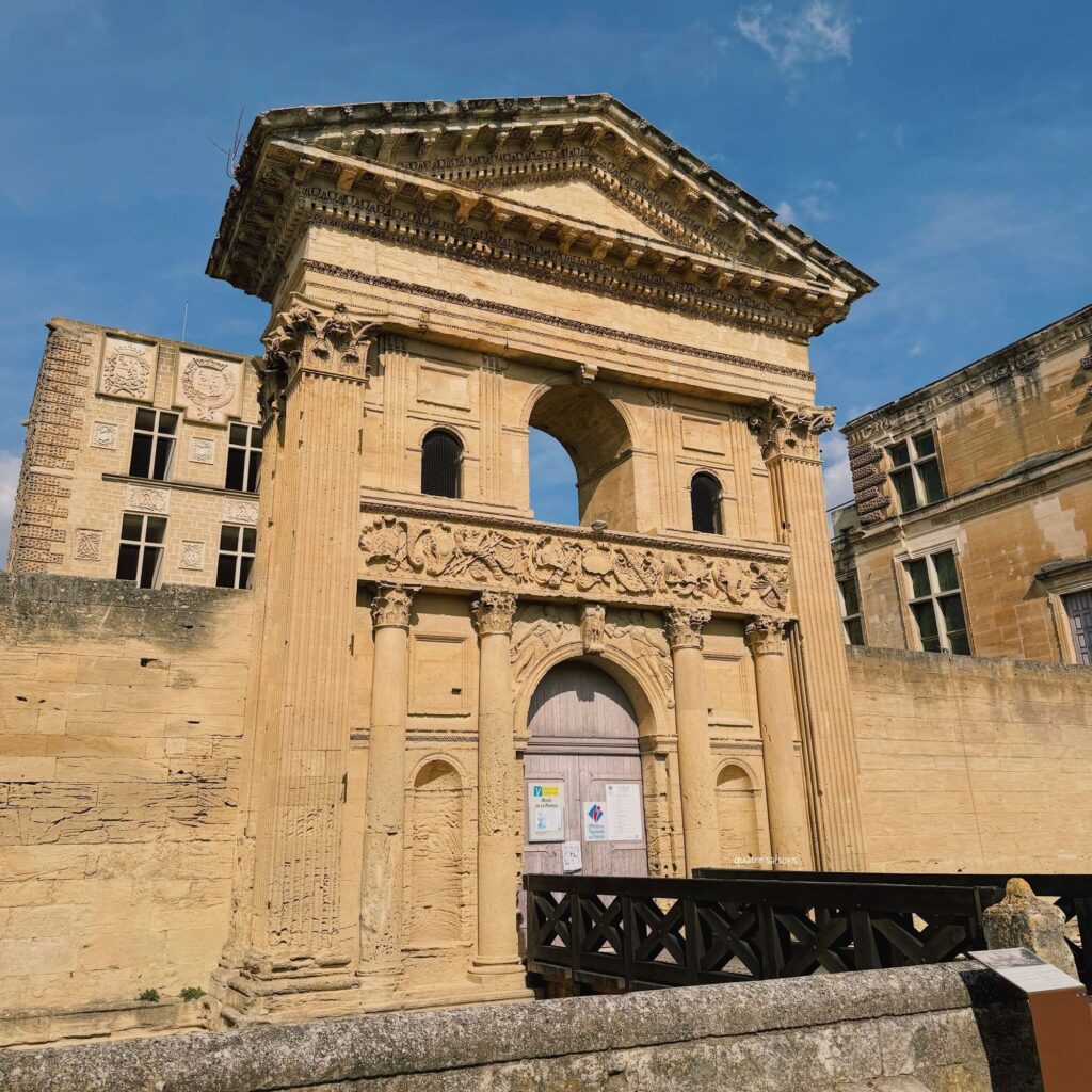 南フランスの街ラ・トゥール・デーグのお城