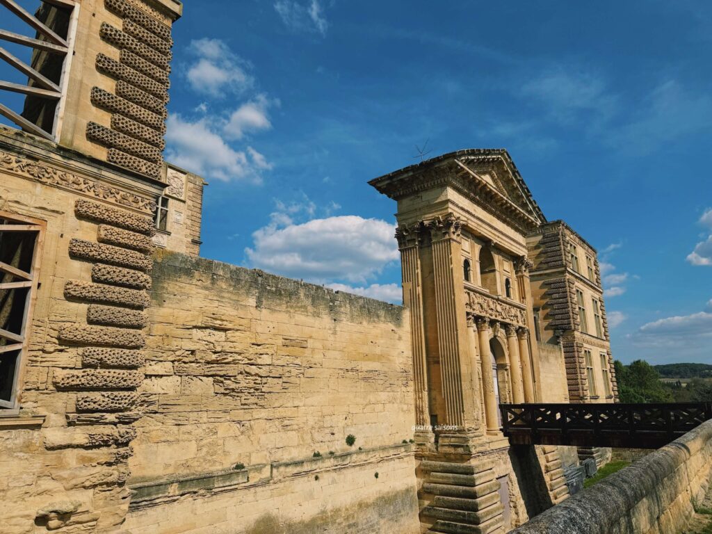 南フランスの街ラ・トゥール・デーグのお城