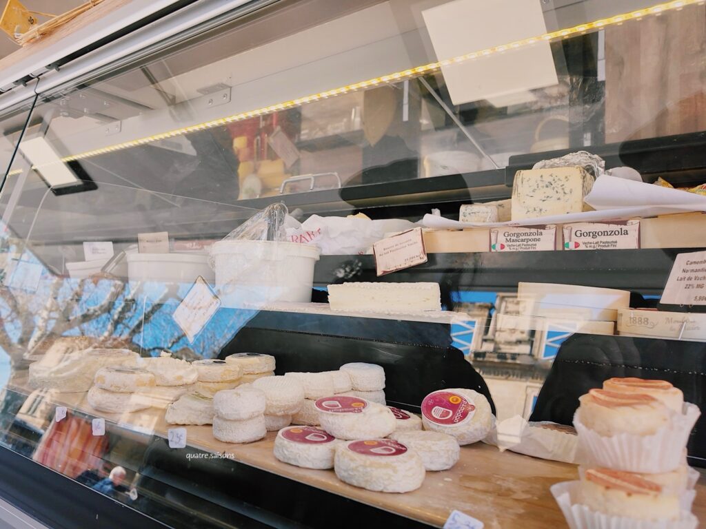 南フランスの街、ラ・トゥール・デーグのマルシェ