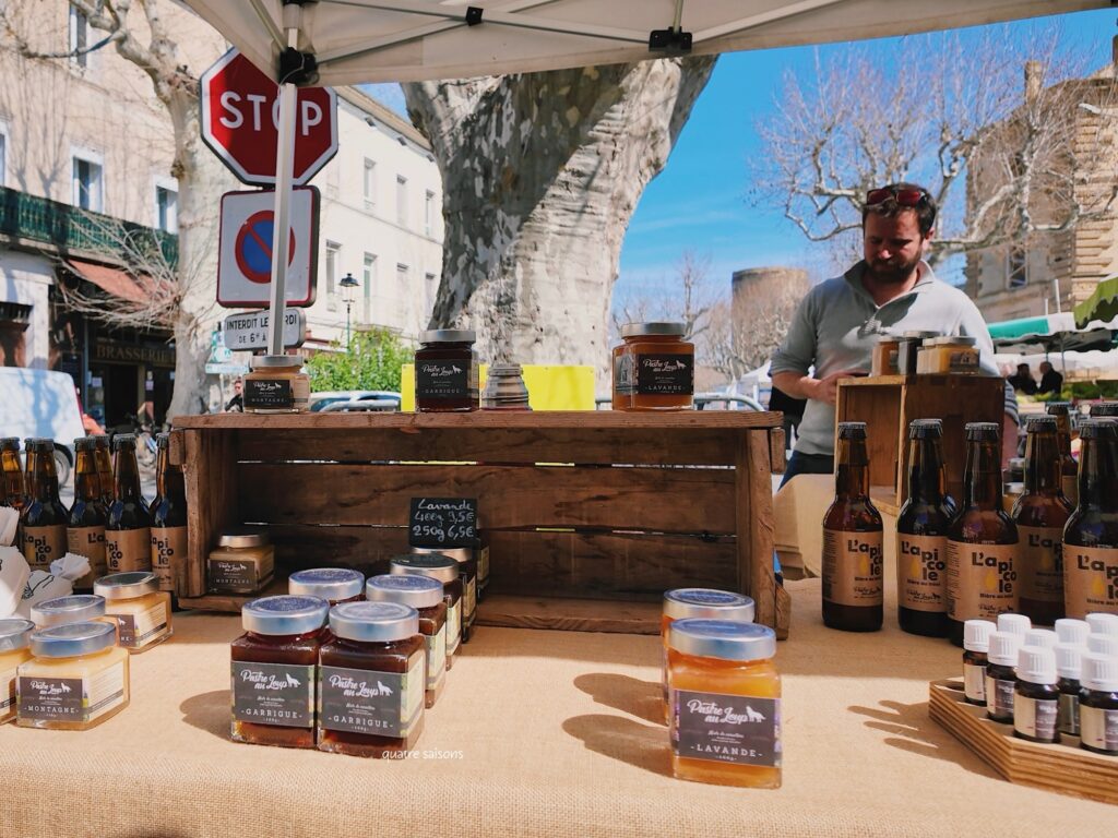 南フランスの街、ラ・トゥール・デーグのマルシェ