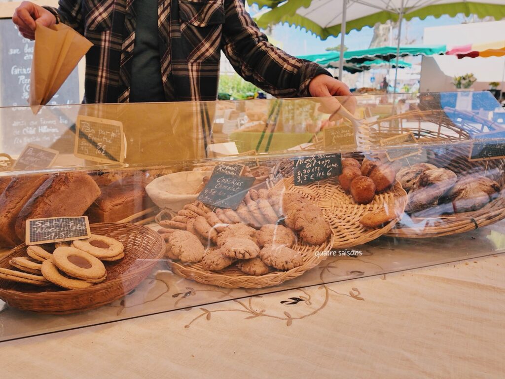 南フランスの街、ラ・トゥール・デーグのマルシ