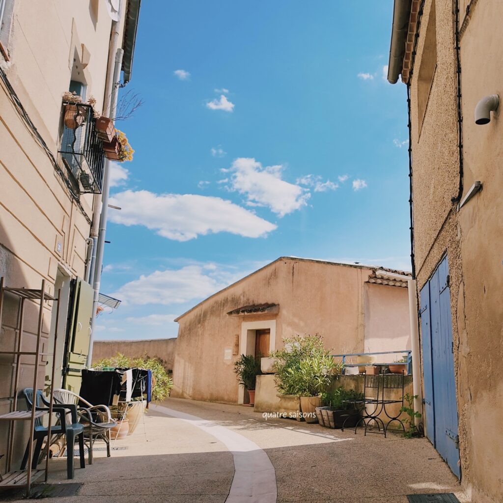 南フランスの街、ラ・トゥール・デーグの「Rue du Vieux Château(旧城通り)」