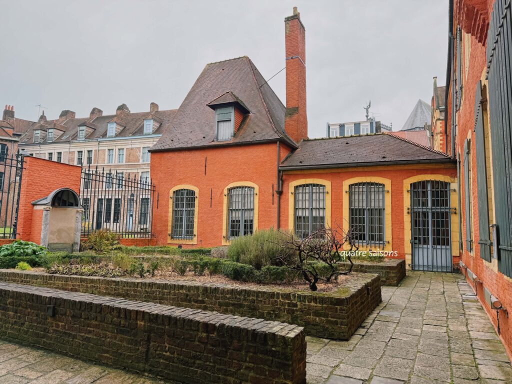 フランス北部の街リールにあるオスピス・コンテス(Musée de l'Hospice Comtesse)