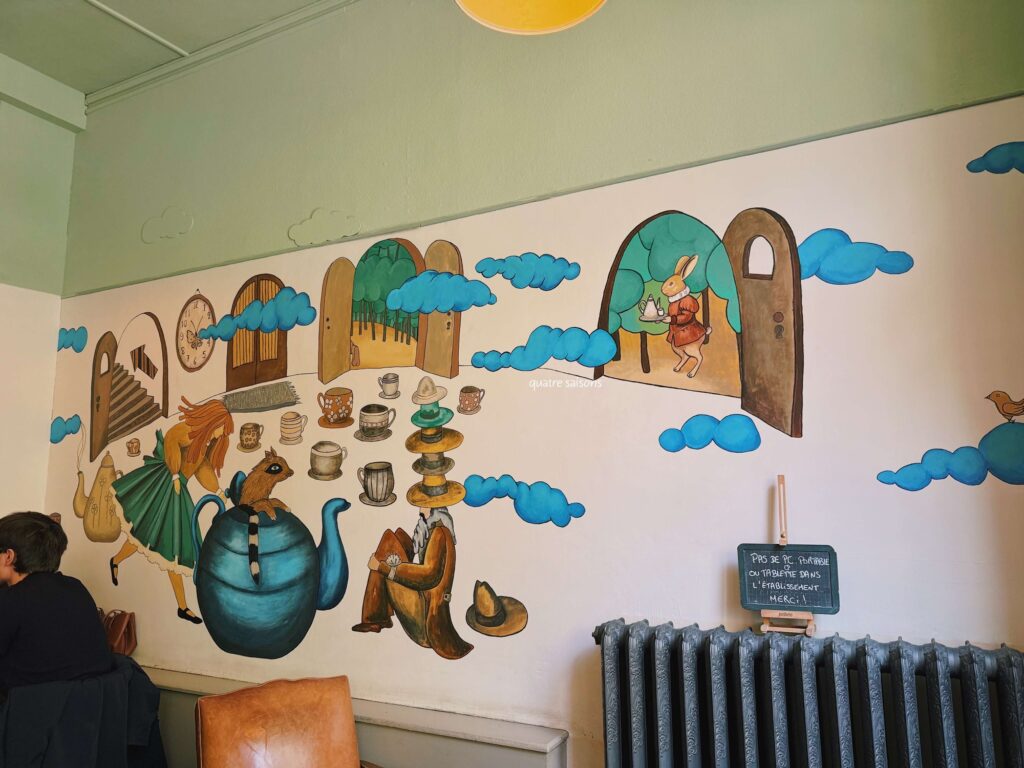 パリのマレ地区にあるランチも食べれる喫茶店、Le Loir dans la Théière