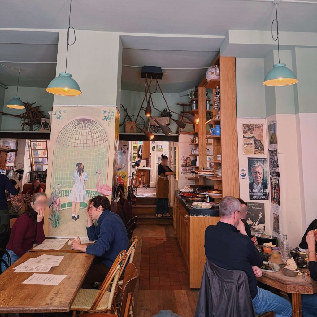 パリのマレ地区にあるランチも食べれる喫茶店、Le Loir dans la Théière