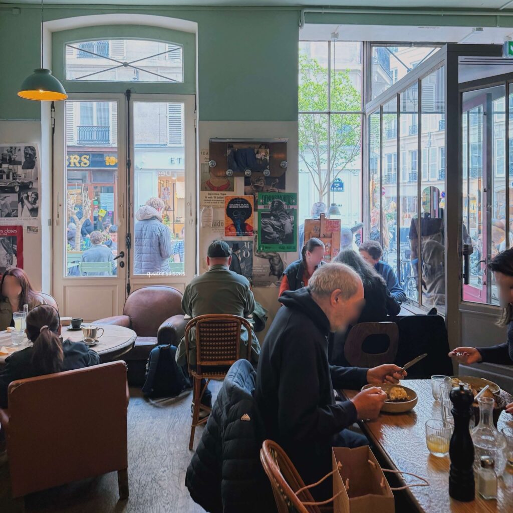 パリのマレ地区にあるランチも食べれる喫茶店、Le Loir dans la Théière