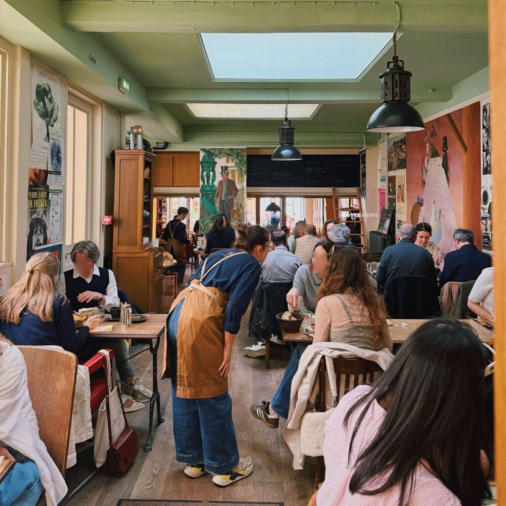 パリのマレ地区にあるランチも食べれる喫茶店、Le Loir dans la Théière