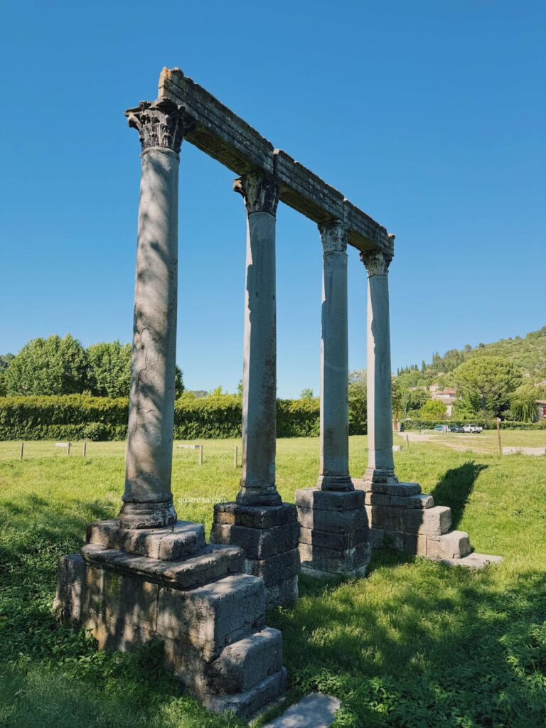 南フランスの古代ローマ時代からある村、リエズ(Riez)のローマ式円柱