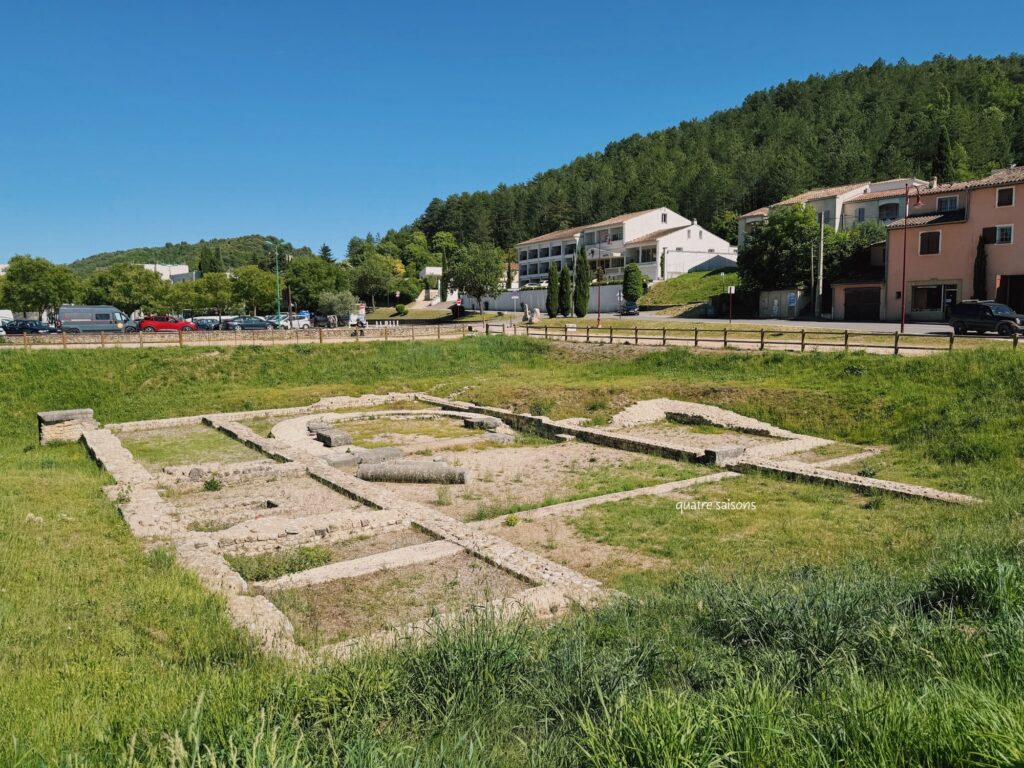 南フランスの古代ローマ時代からある村、リエズ(Riez)の初期キリスト教大聖堂の跡地