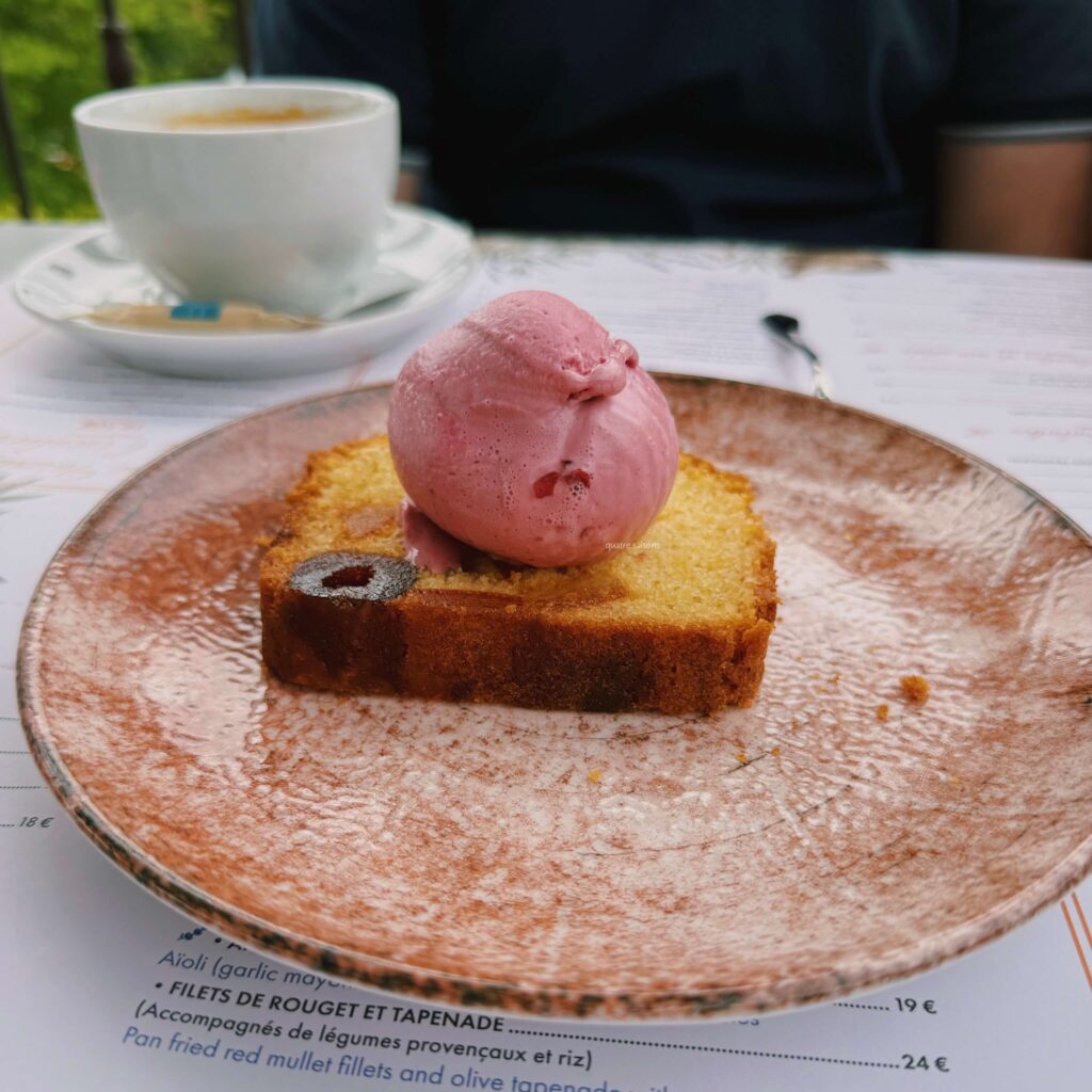 南フランス・ルシヨンのレストラン、Restaurant l'Escalier
