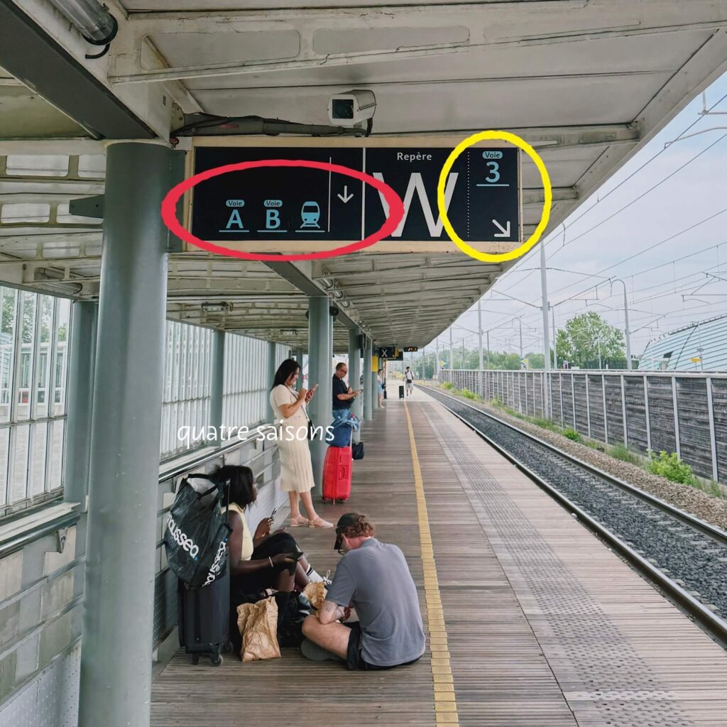 南フランス、アヴィニョンTGV駅の構内