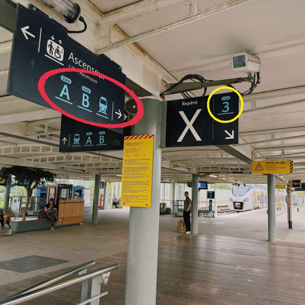 南フランス、アヴィニョンTGV駅の構内