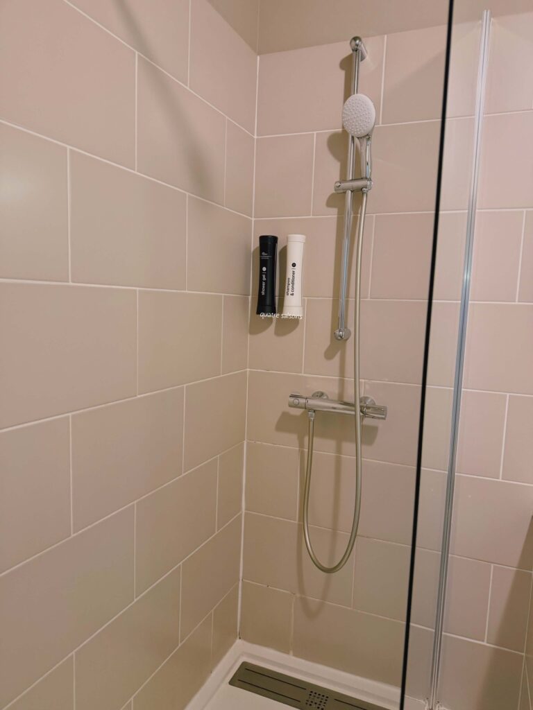ジヴェルニーのモネの庭を訪れた時に利用したホテル、Hôtel le Normandy