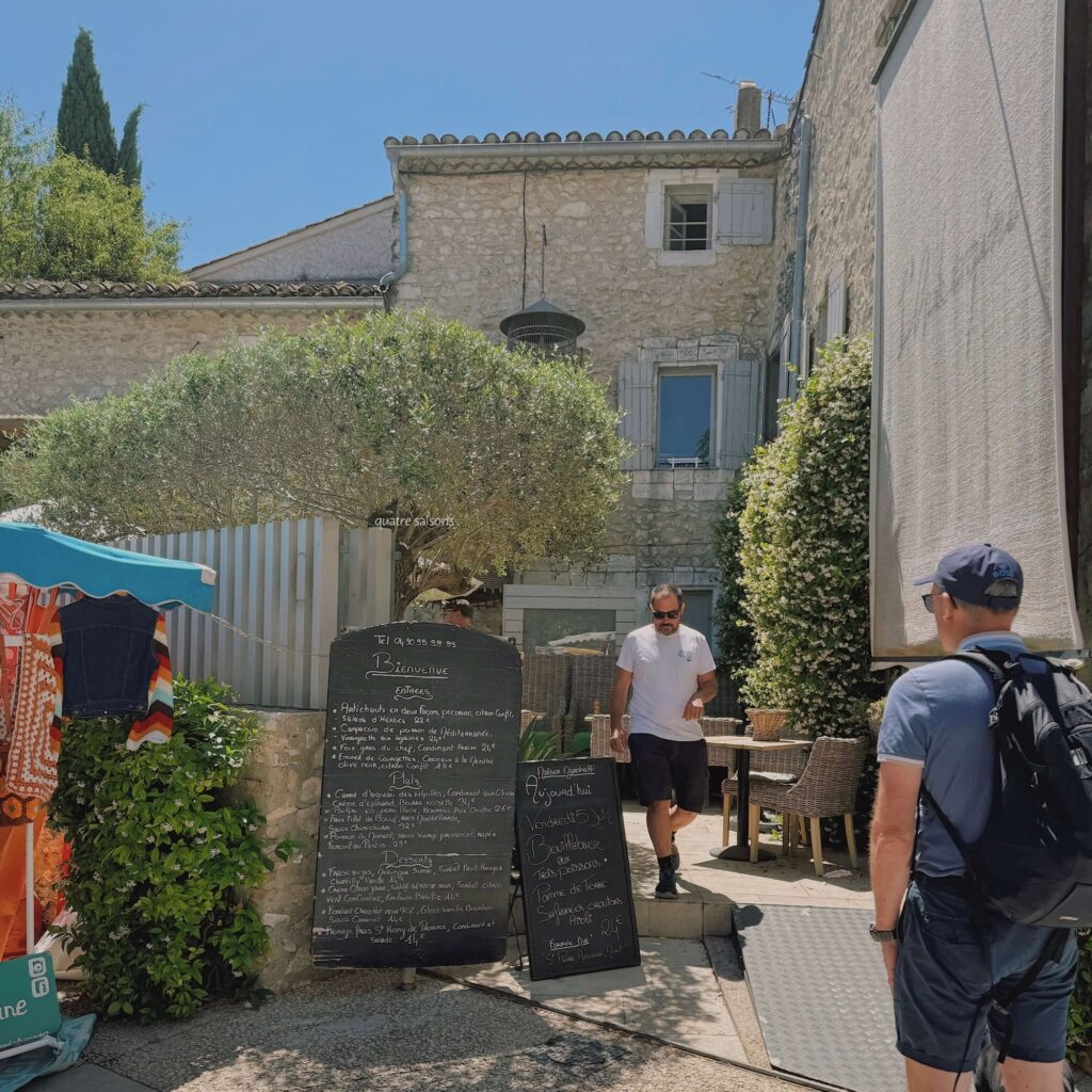 南フランスの村、エガリエールのレストラン、Maison Marshall