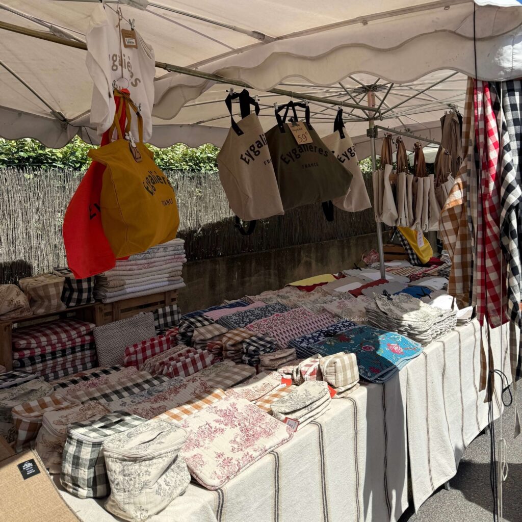 南フランスの村、エガリエールのマルシェ