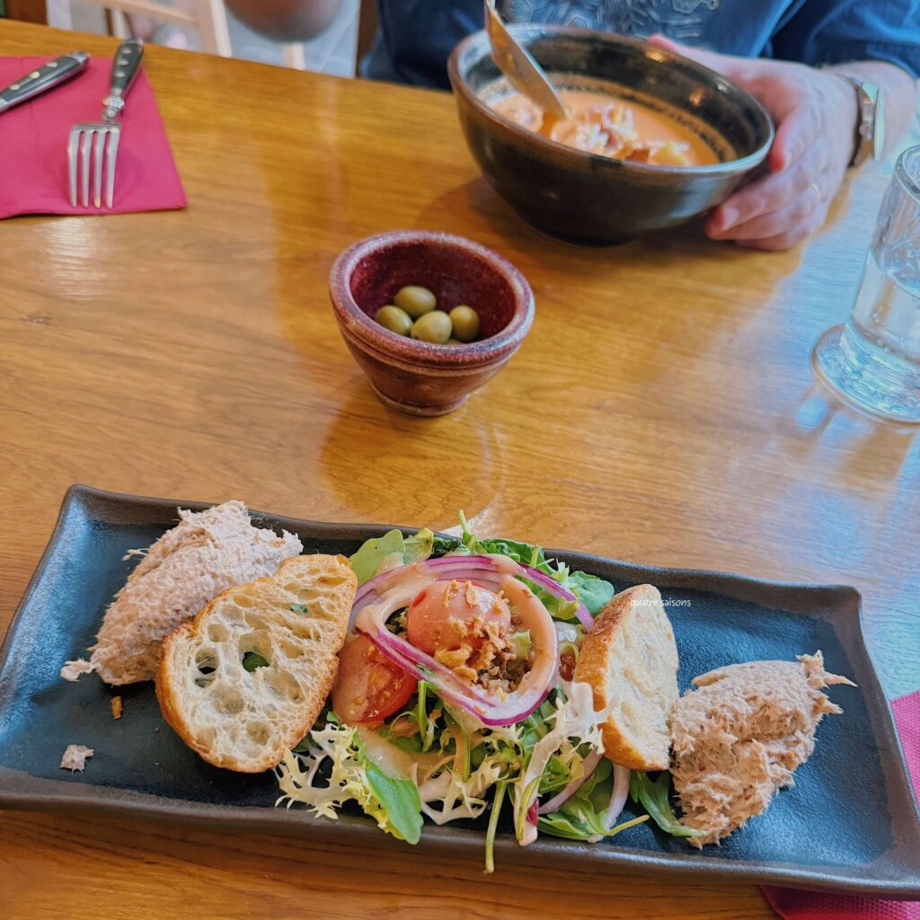 フランス南西部、スペイン国境近くの村ヴィルフランシュ・ド・コンフランのレストランLe Patio